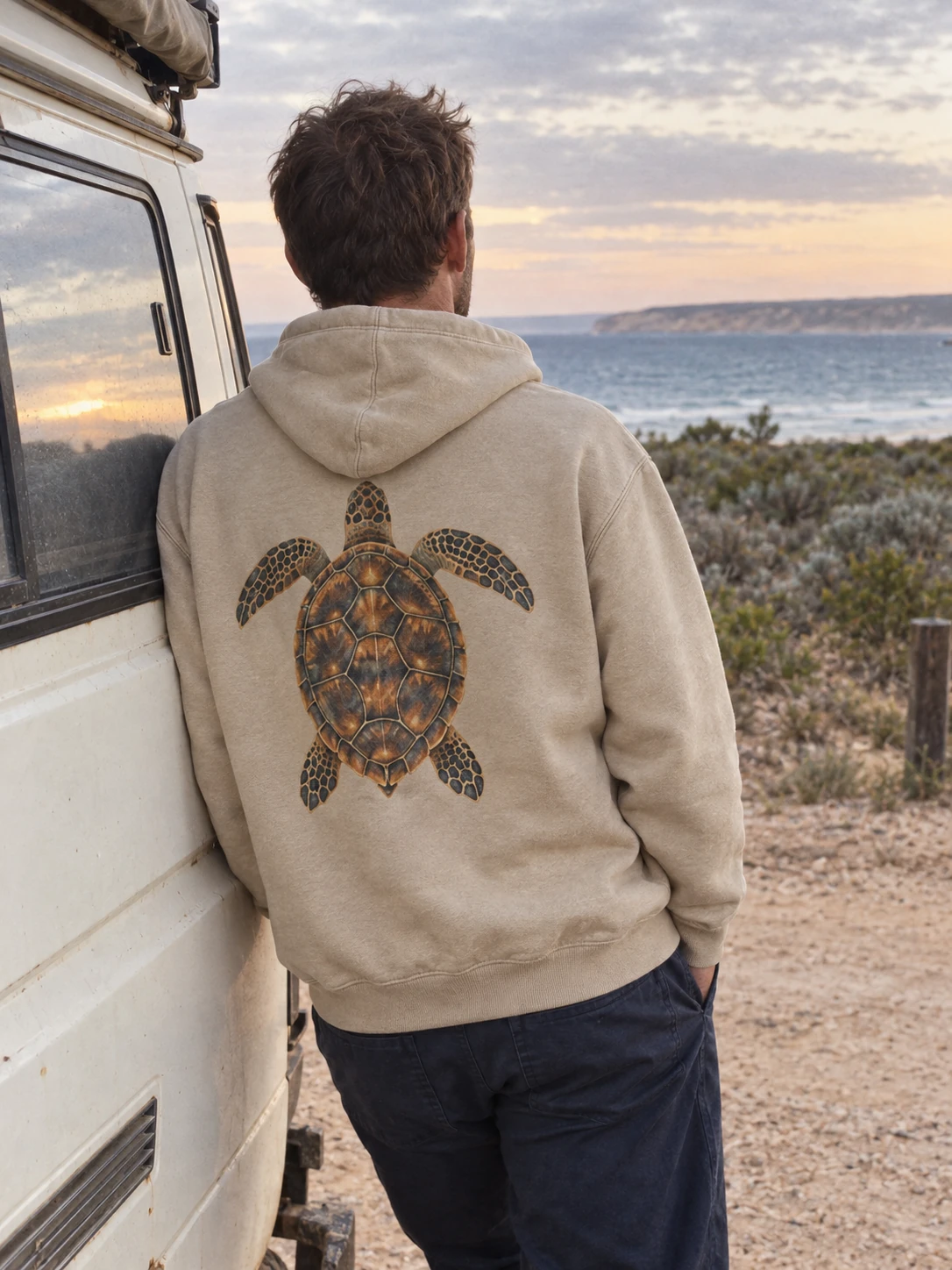 Hawksbill turtle Bit of Warmth hoodie in Washed sand