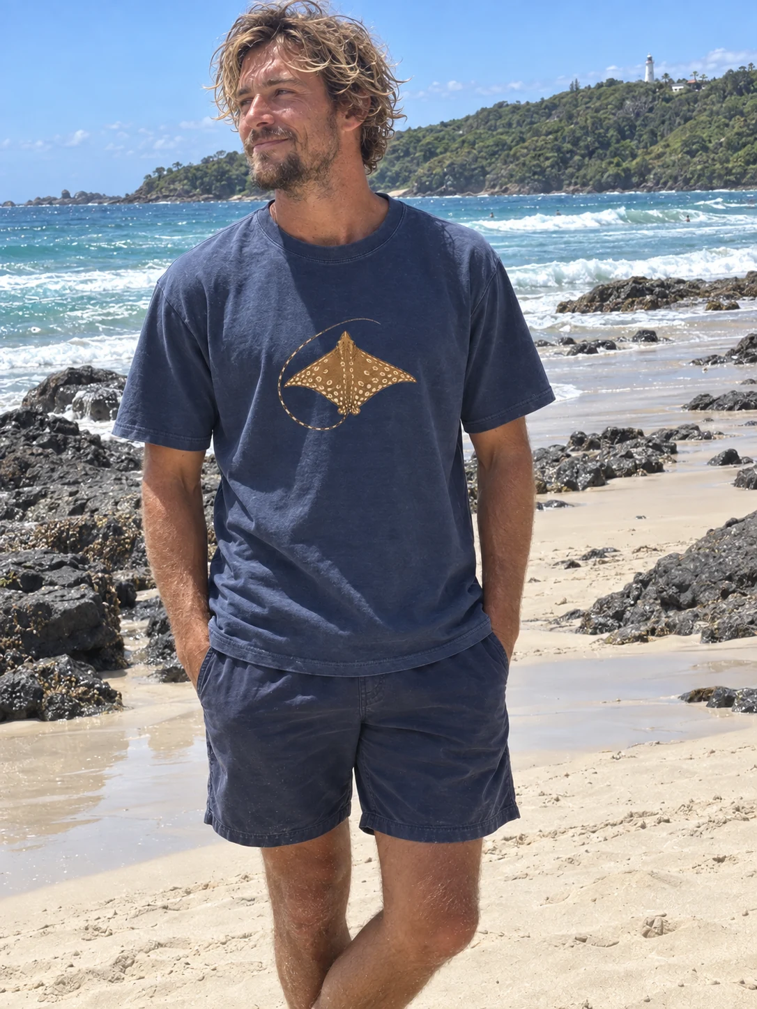 Ornate eagle ray Little Shoal t-shirt in Navy