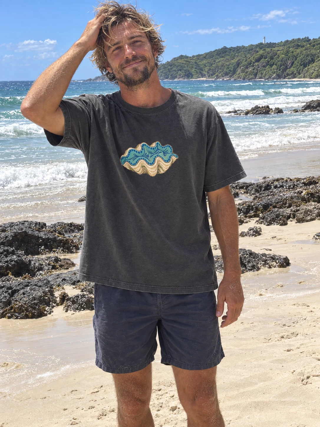 Small giant clam Little Shoal t-shirt in Washed black