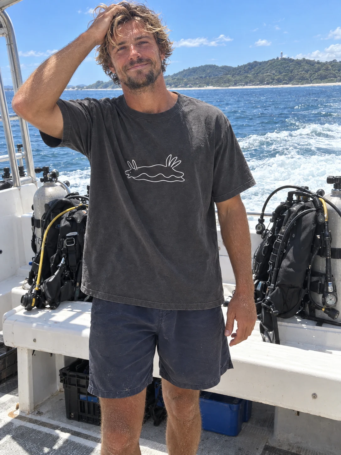Apolegma nudibranch Night Dive t-shirt in Washed black
