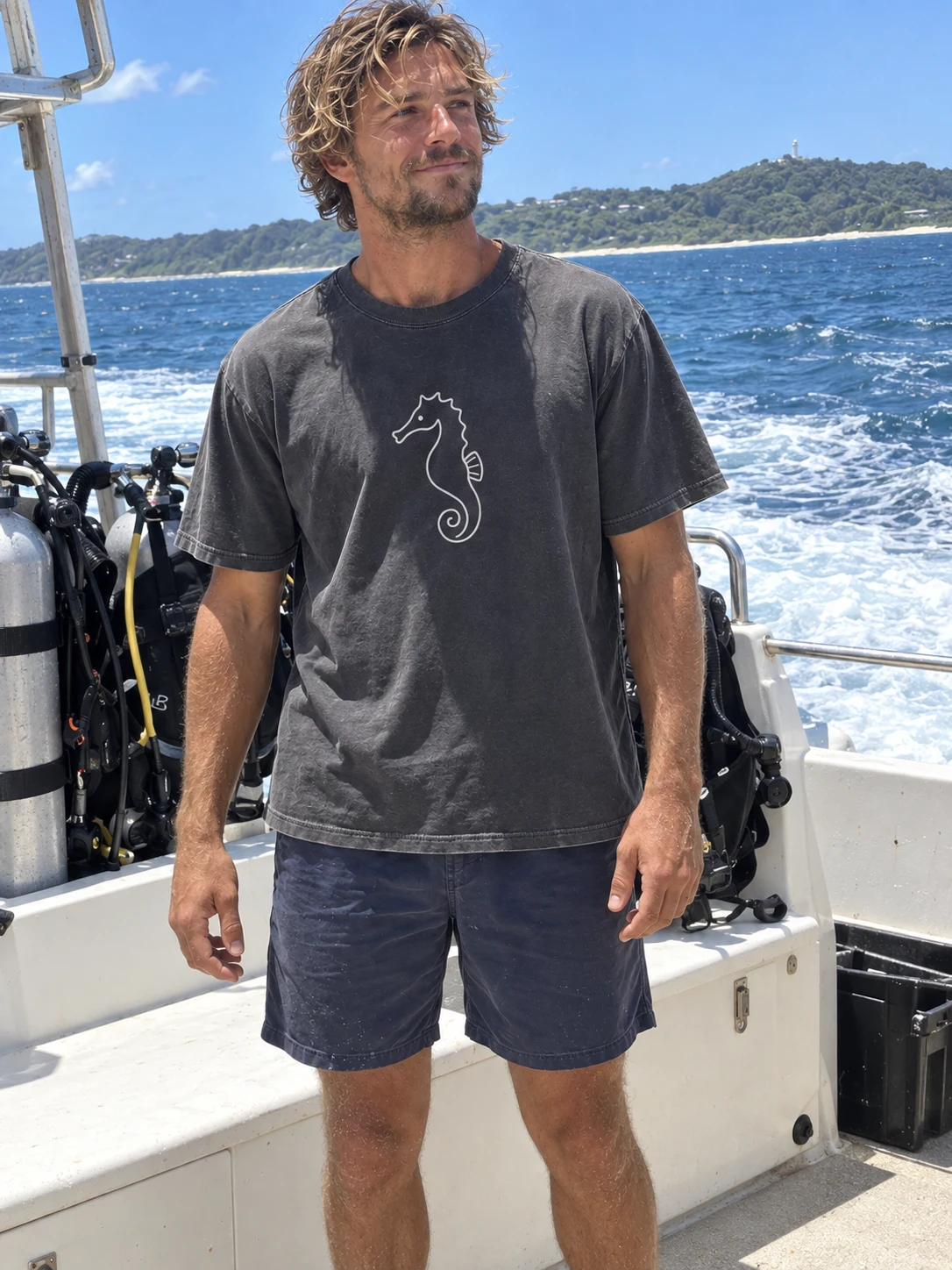 Longsnout seahorse Night Dive t-shirt in Washed black