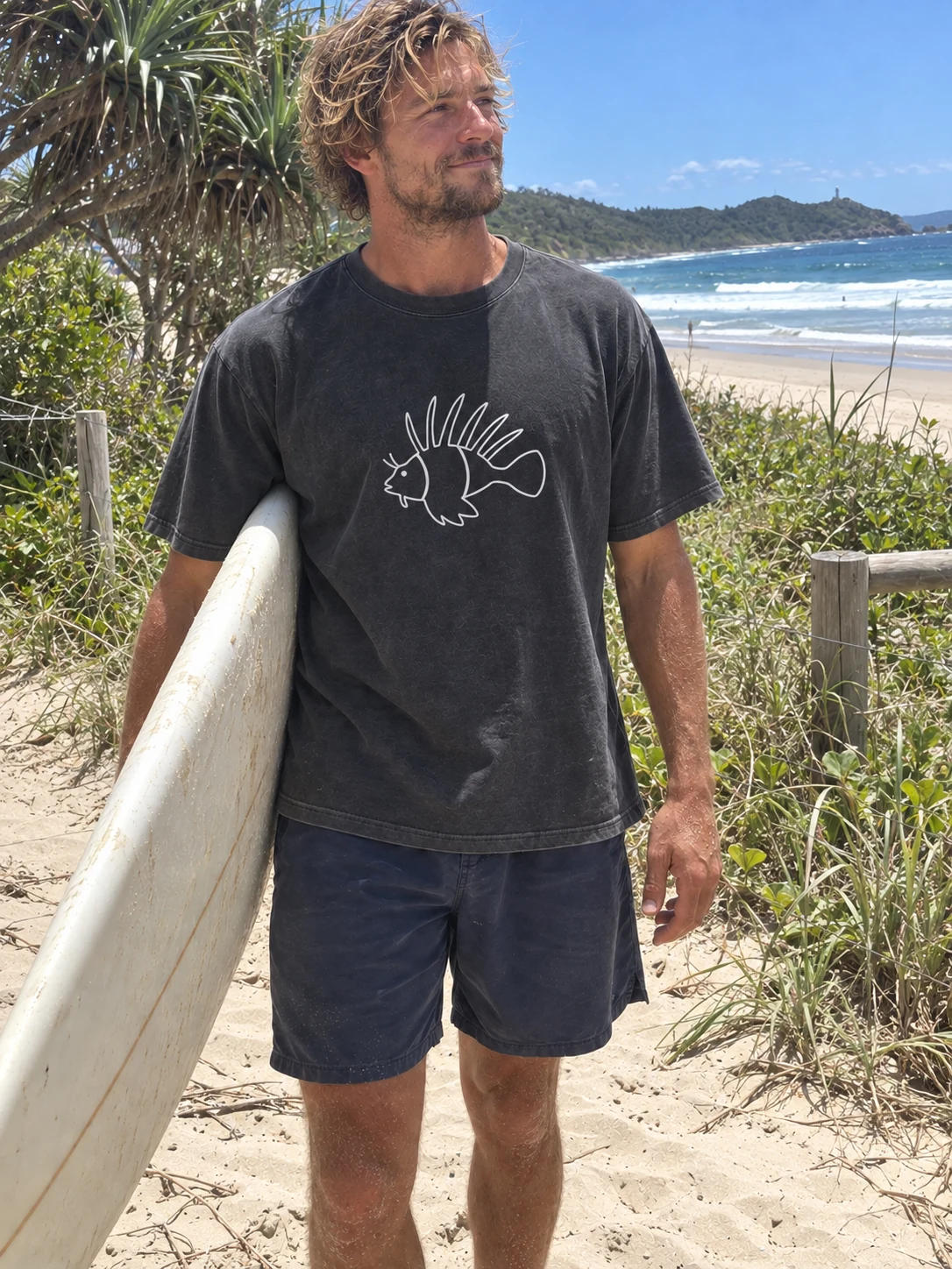 Red lionfish Night Dive t-shirt in Washed black
