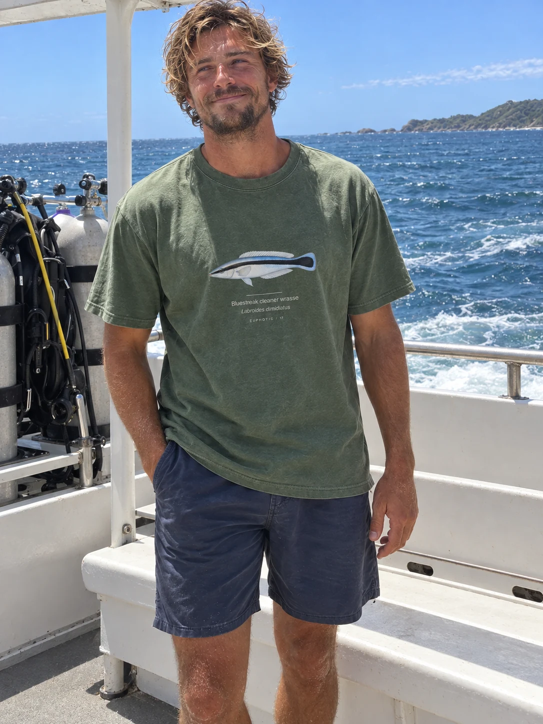 Bluestreak cleaner wrasse Reef Plates t-shirt in Forest green