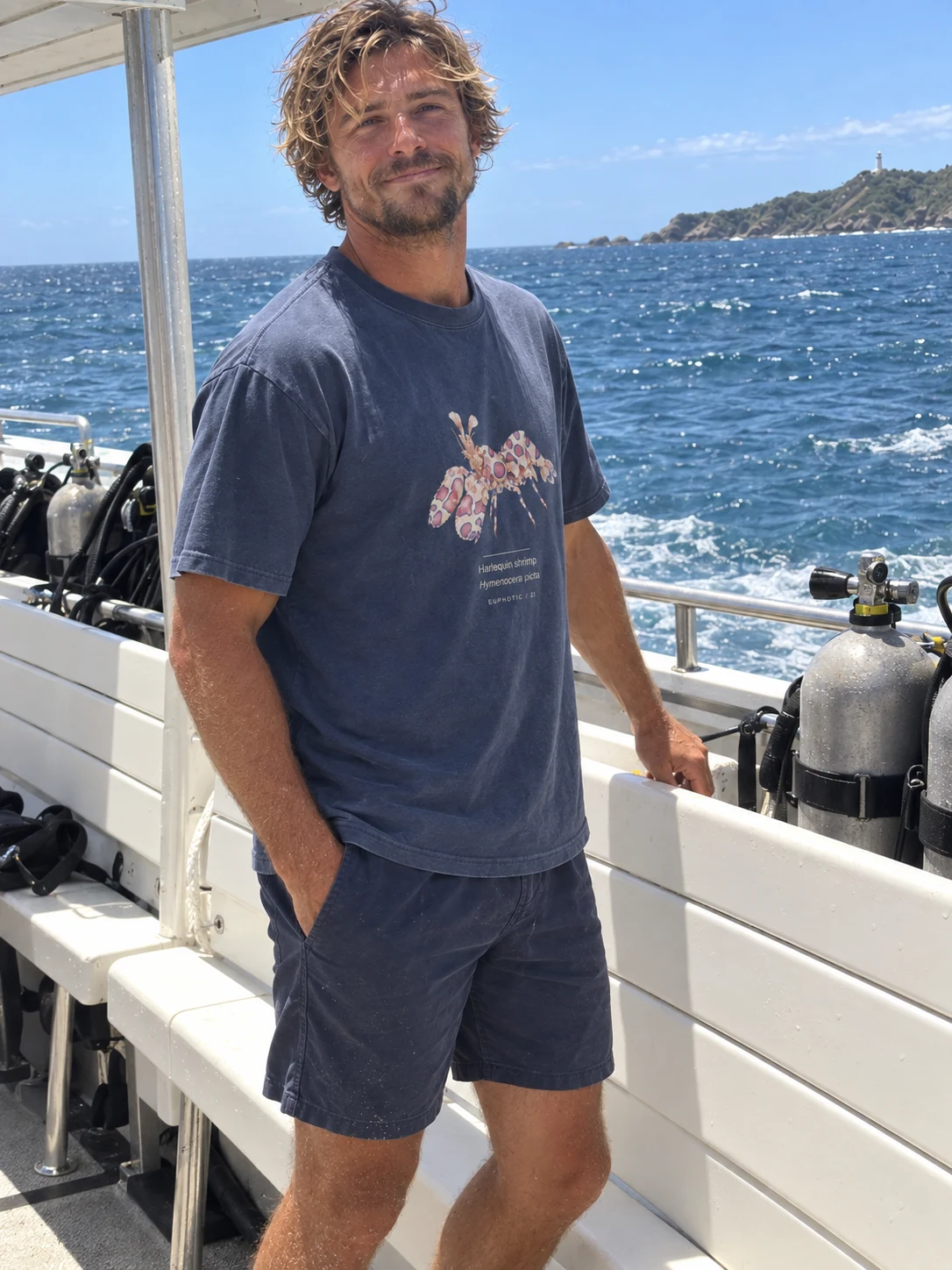Harlequin shrimp Reef Plates t-shirt in Navy