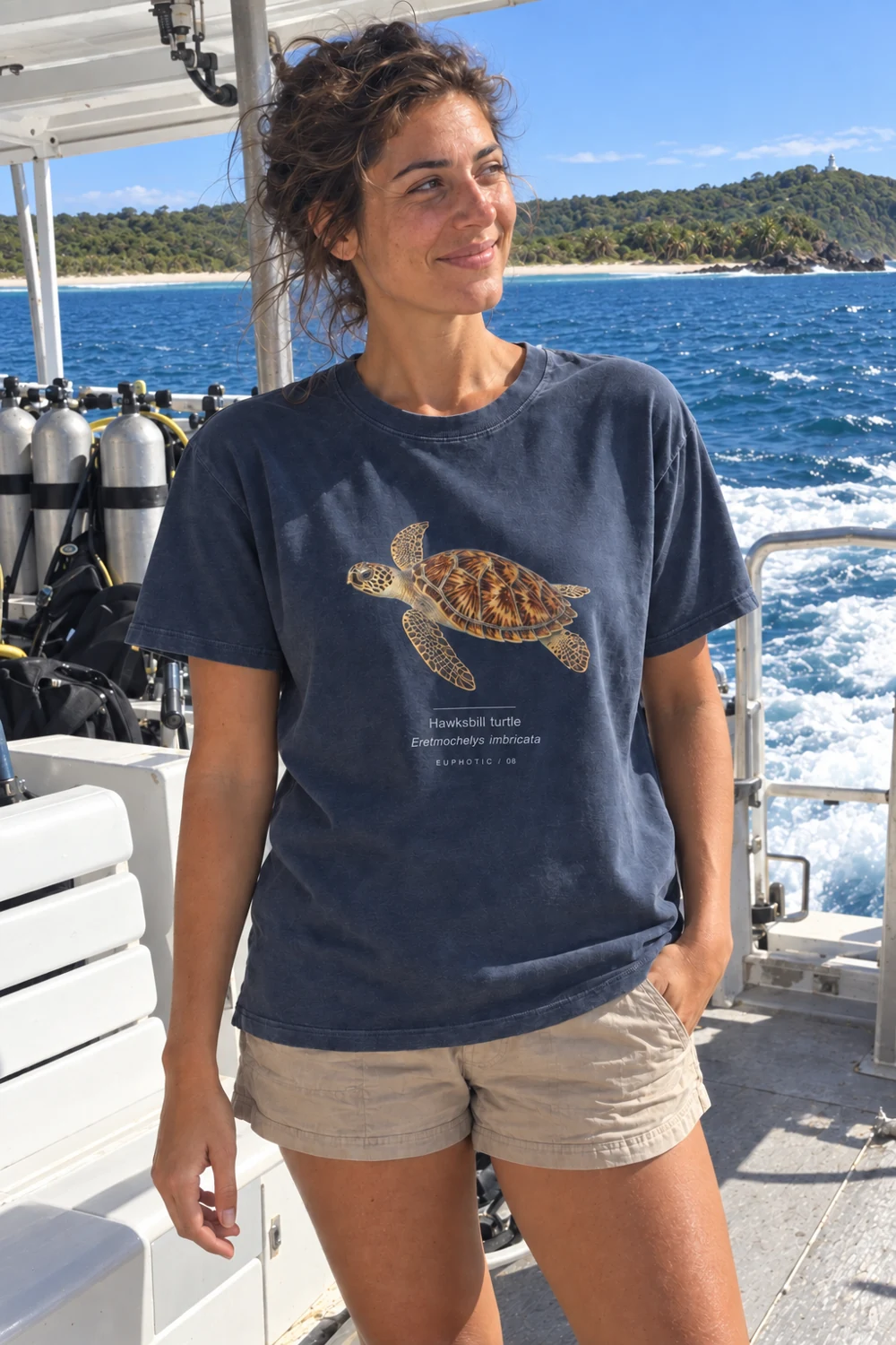 Hawksbill turtle Reef Plates t-shirt in Navy