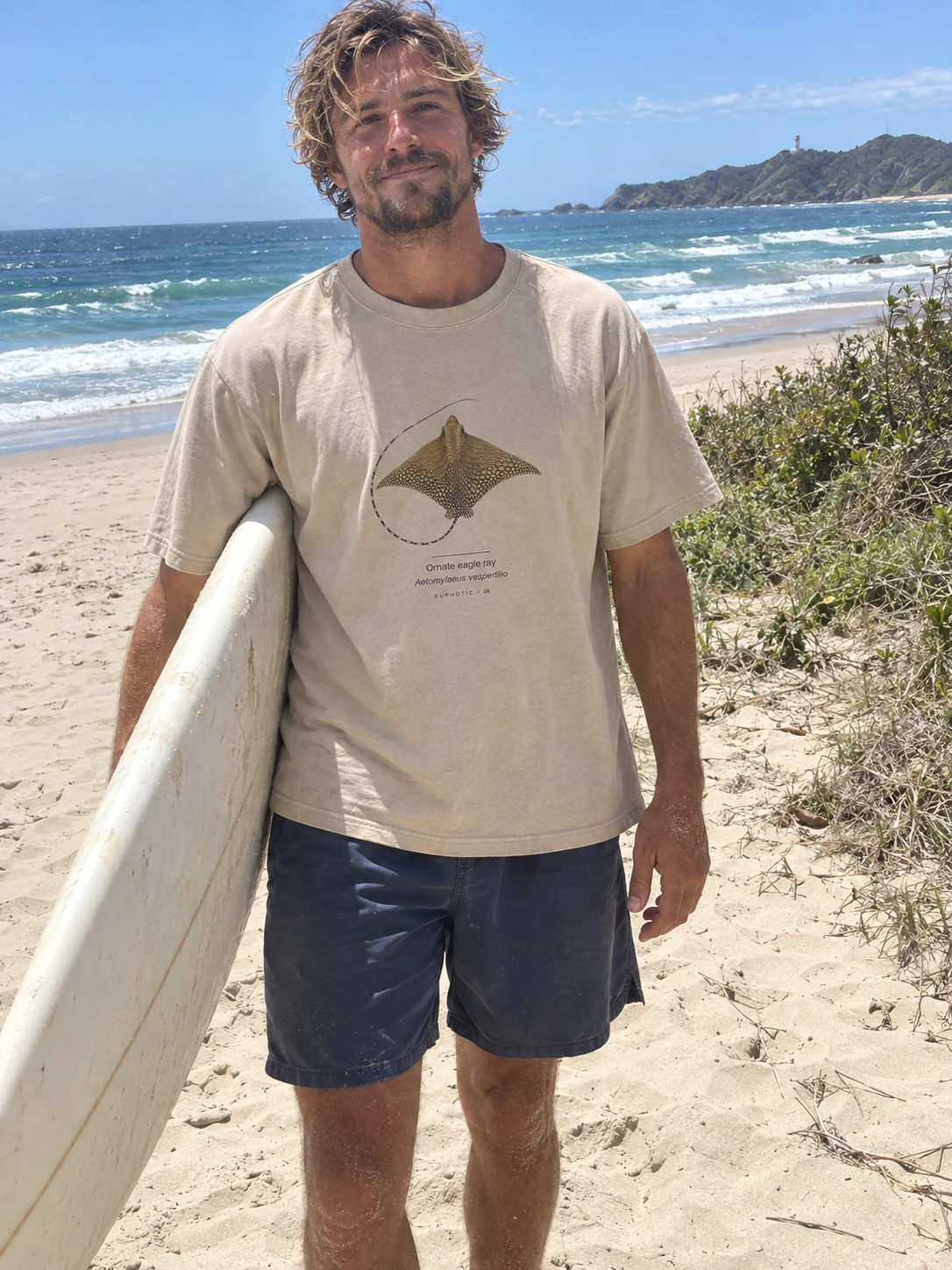 Ornate eagle ray worn by our male model in Washed sand