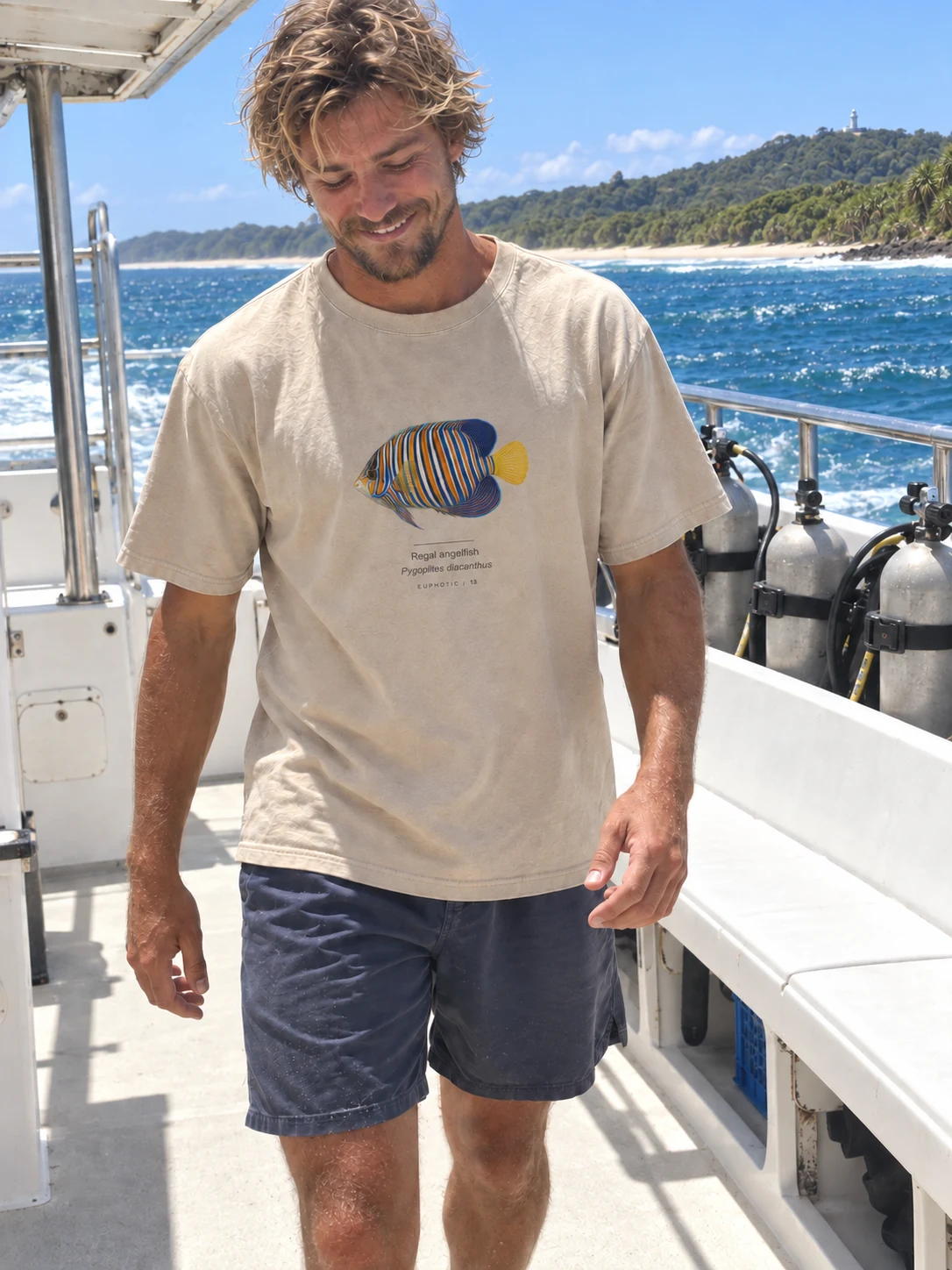 Regal angelfish Reef Plates t-shirt in Washed sand