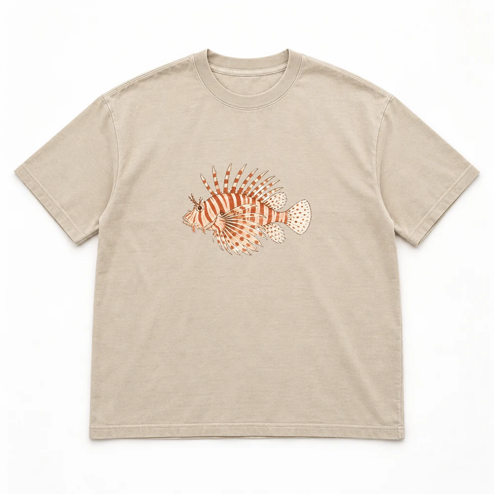 Red lionfish Little Shoal tee in Washed sand