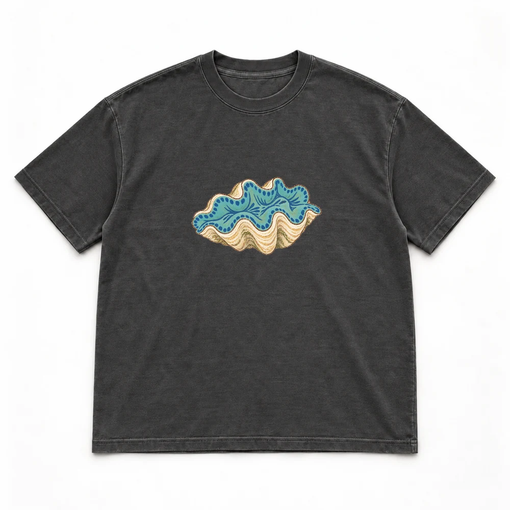 Small giant clam, Washed black tee