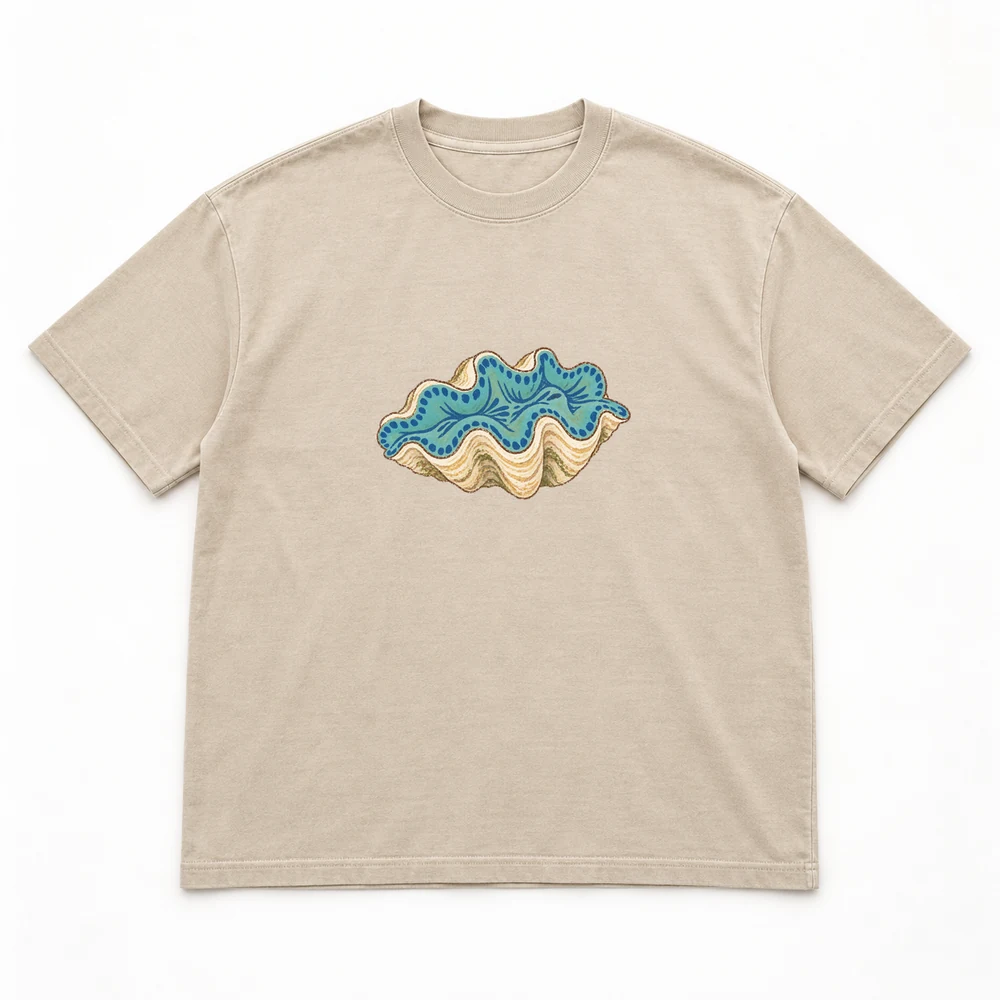 Small giant clam Little Shoal tee in Washed sand